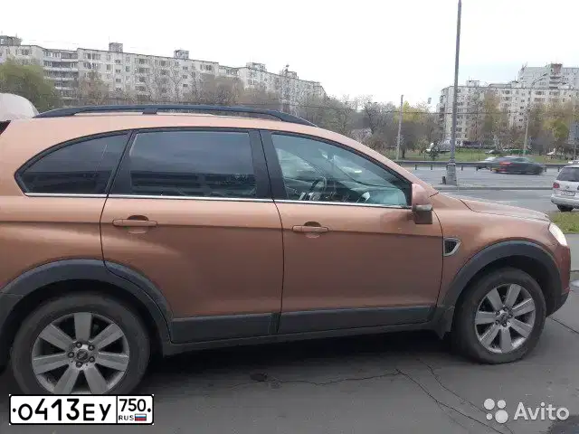 Фото автомобиля CHEVROLET CAPTIVA, 2008 — госномер В373МН799. Цвет: Коричневый