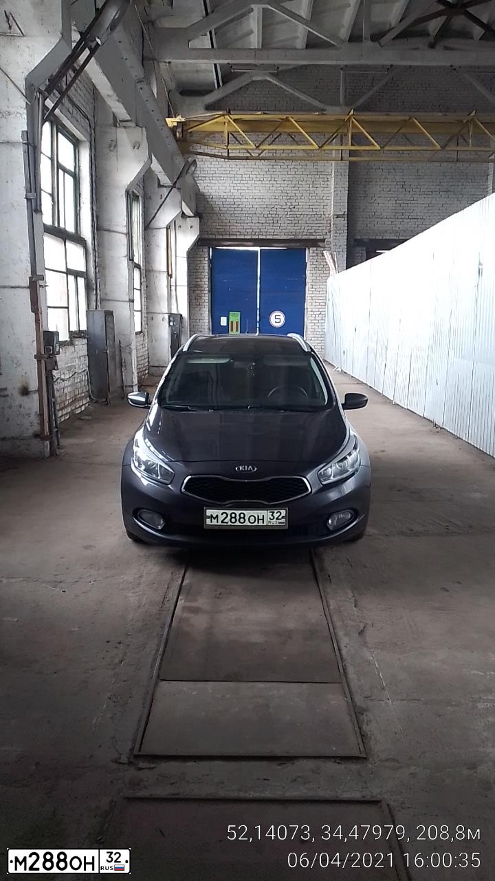 Фото автомобиля KIA CEE'D, 2013 — госномер М288ОН32. Цвет: СЕРЫЙ