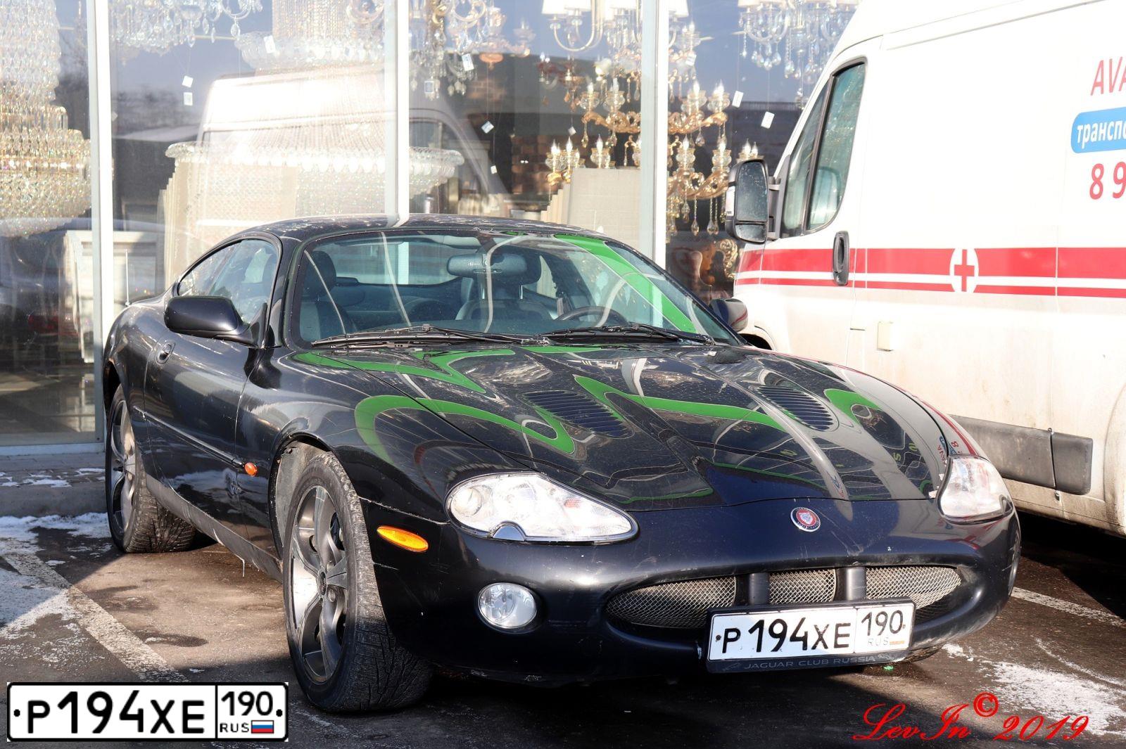 Фото автомобиля JAGUAR XKR-SERIE, 2001 — госномер Р194ХЕ190. Цвет: ЧЕРНЫЙ