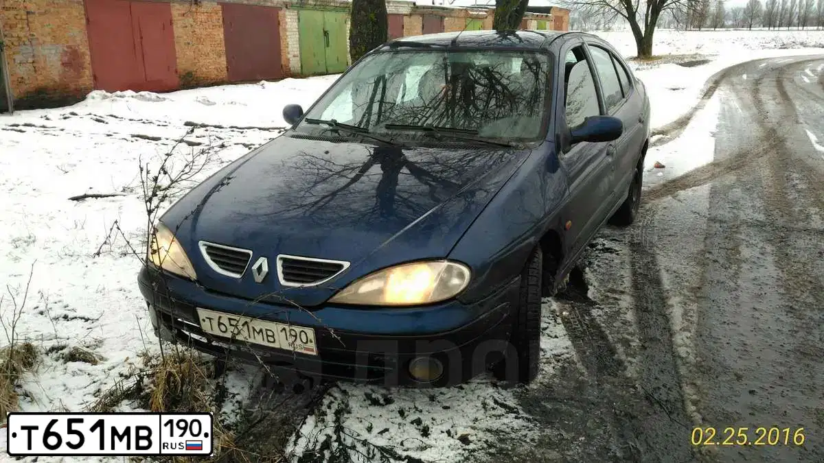 Фото автомобиля RENAULT MEGANE, 2001 — госномер Т651МВ190. Цвет: СИНИЙ