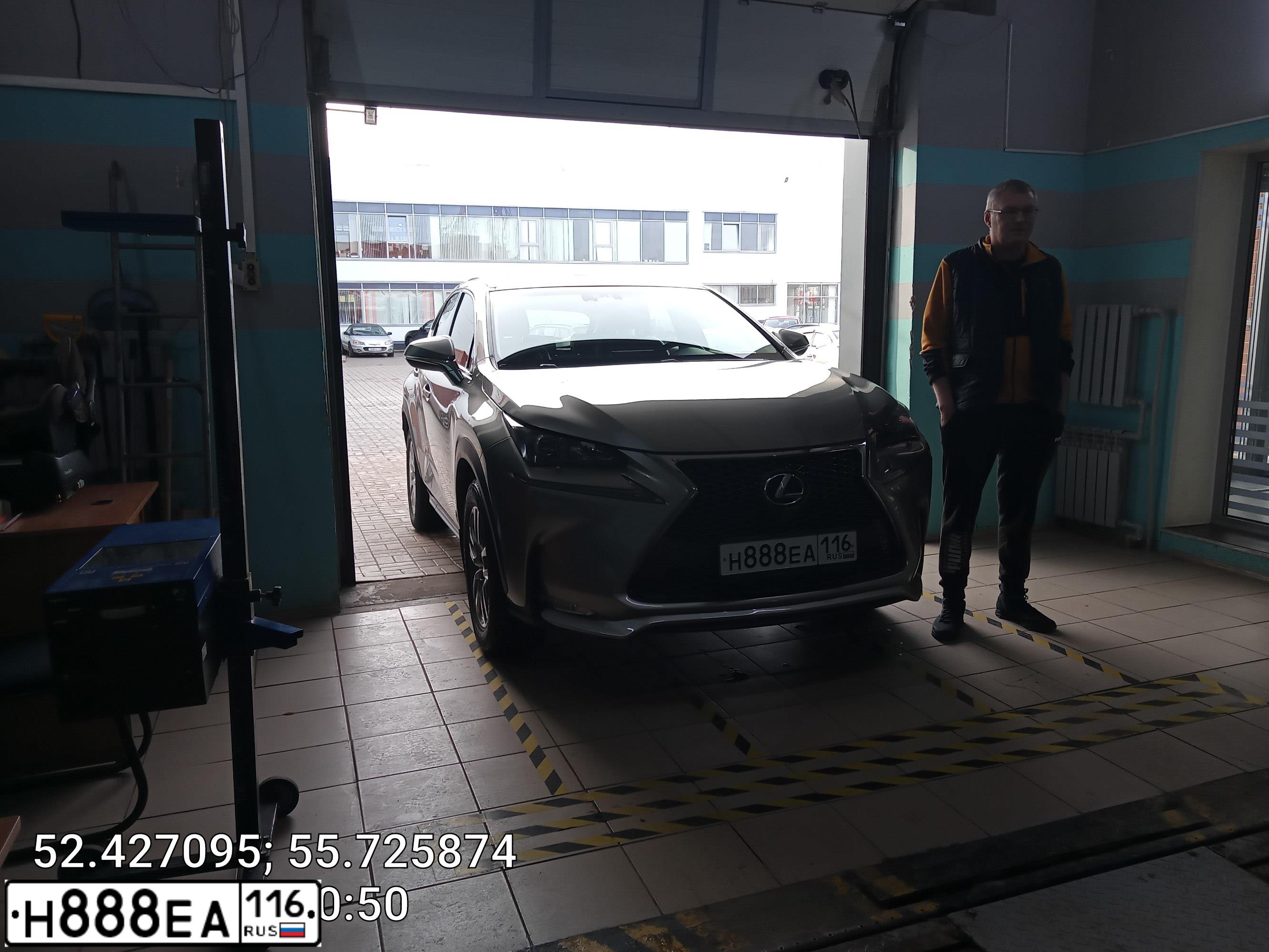 Фото автомобиля TOYOTA AURIS, 2013 — госномер М002ТУ116. Цвет: БРОНЗОВЫЙ