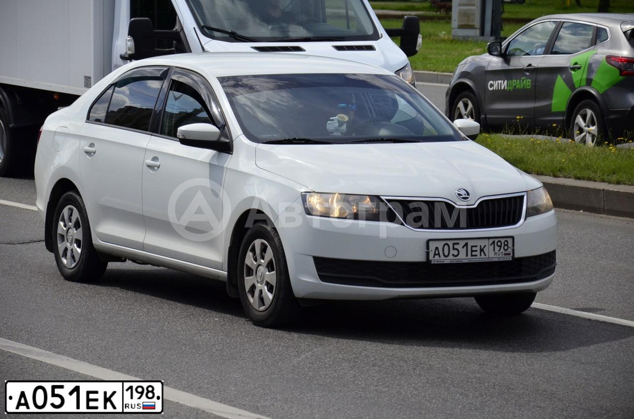 Фото автомобиля SKODA RAPID, 2019 — госномер А051ЕК198. Цвет: БЕЛЫЙ