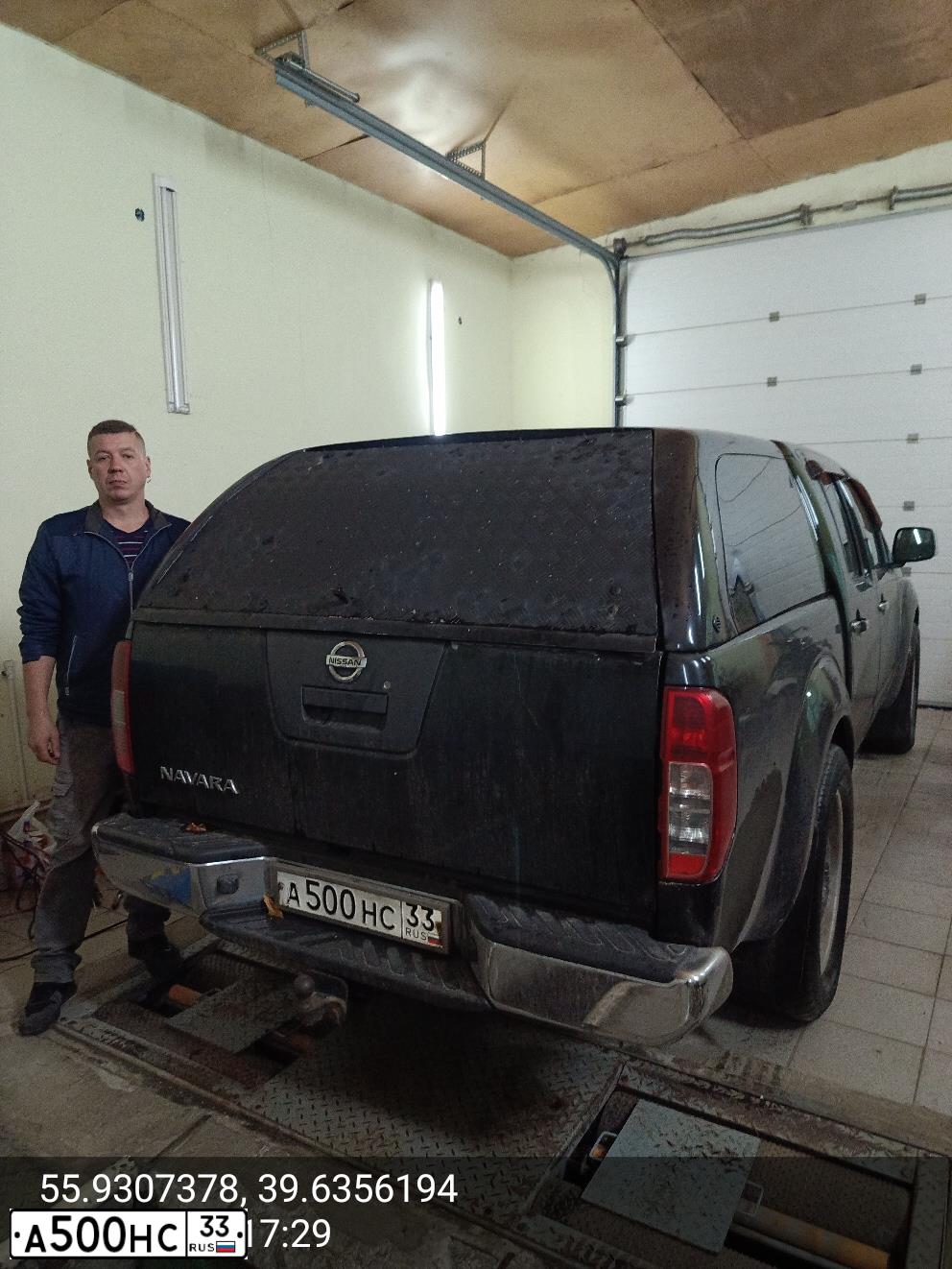 Фото автомобиля NISSAN NAVARA, 2011 — госномер А500НС33. Цвет: ЧЕРНЫЙ