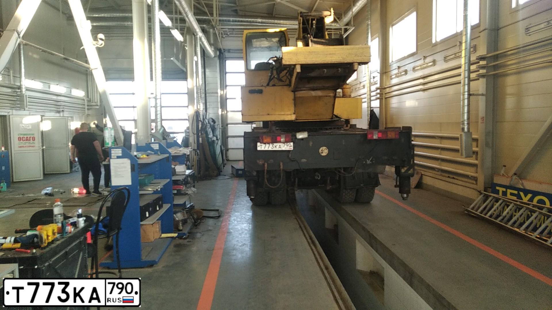 Фото автомобиля MAZ 6303 /6X4/, 2005 — госномер Т773КА790. Цвет: Белый