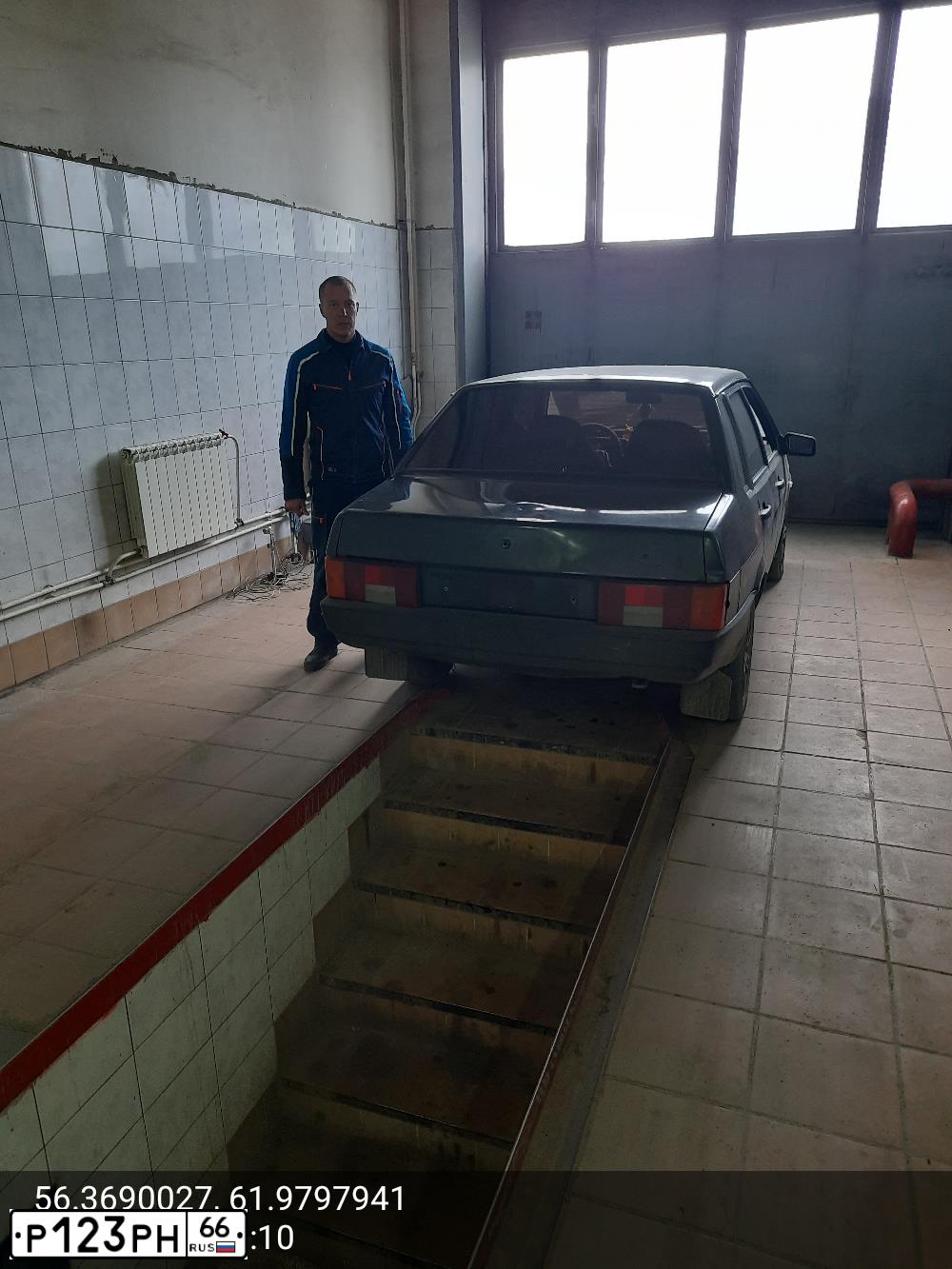 Фото автомобиля LADA 2109 SAMARA, 1996 — госномер С238ТН196. Цвет: ЧЕРНЫЙ