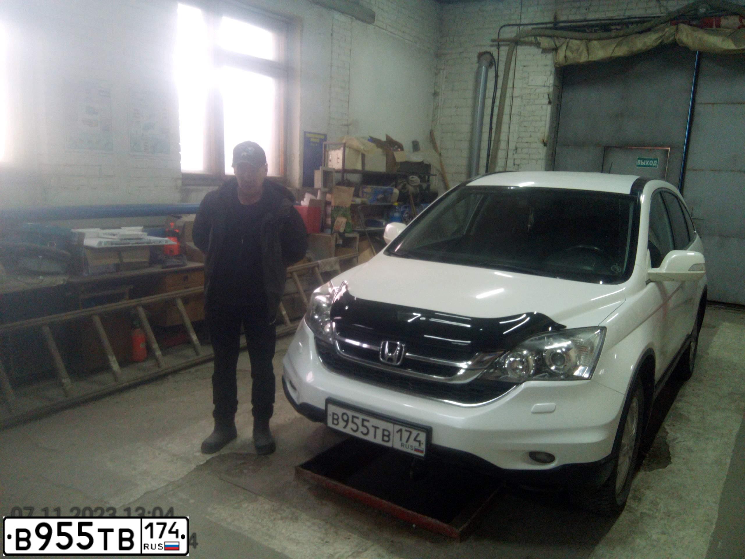 Фото автомобиля HONDA CR-V, 2011 — госномер В955ТВ174. Цвет: Белый