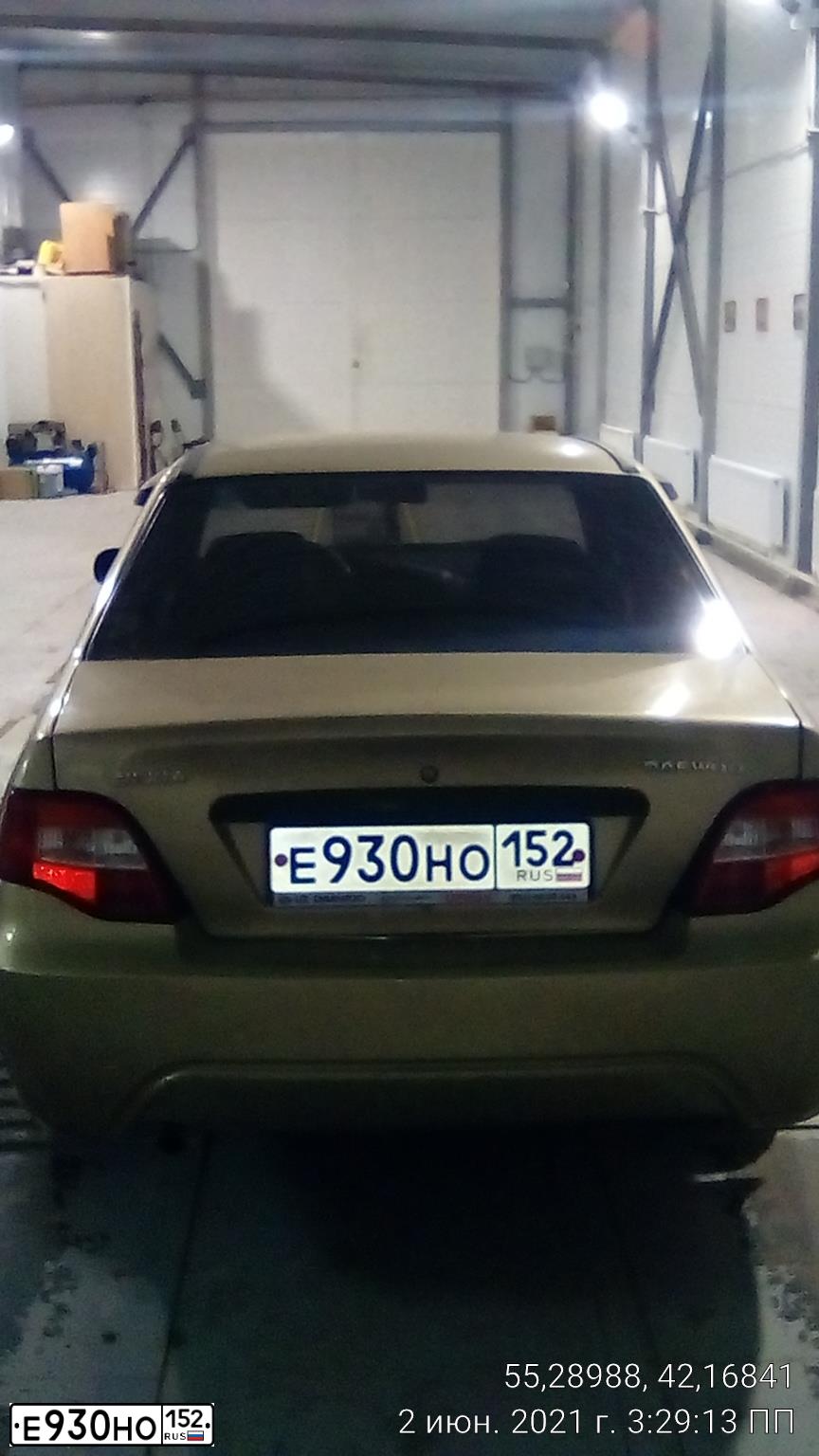 Фото автомобиля DAEWOO NEXIA, 2011 — госномер Е930НО152. Цвет: БЕЖЕВЫЙ