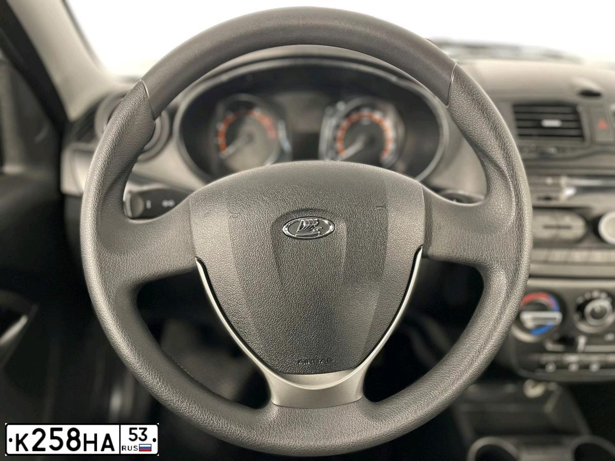 Фото автомобиля LADA GRANTA 219040, 2023 — госномер К258НА53. Цвет: Белый