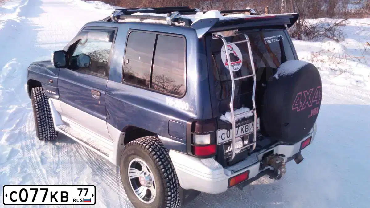 Фото автомобиля NISSAN QASHQAI, 2008 — госномер Е425РК777. Цвет: ЧЕРНЫЙ