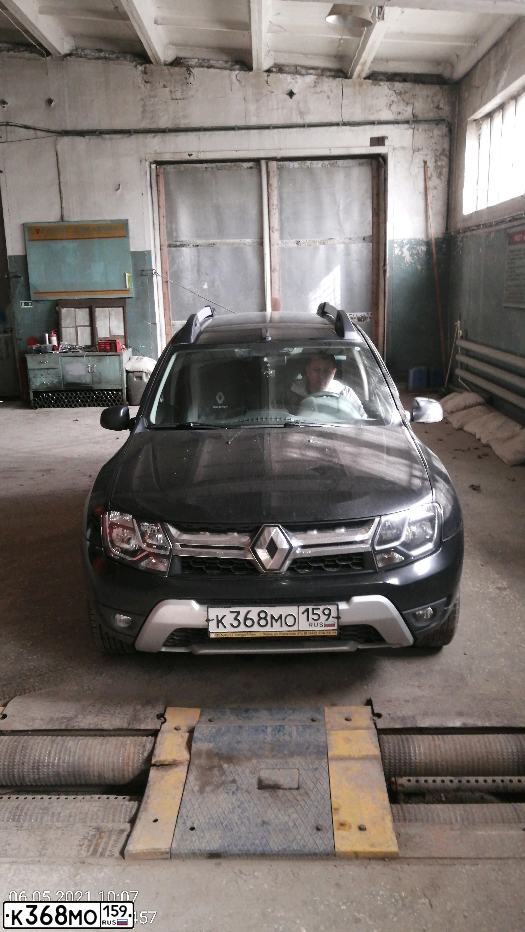 Фото автомобиля RENAULT DUSTER, 2016 — госномер К368МО159. Цвет: ЧЕРНЫЙ