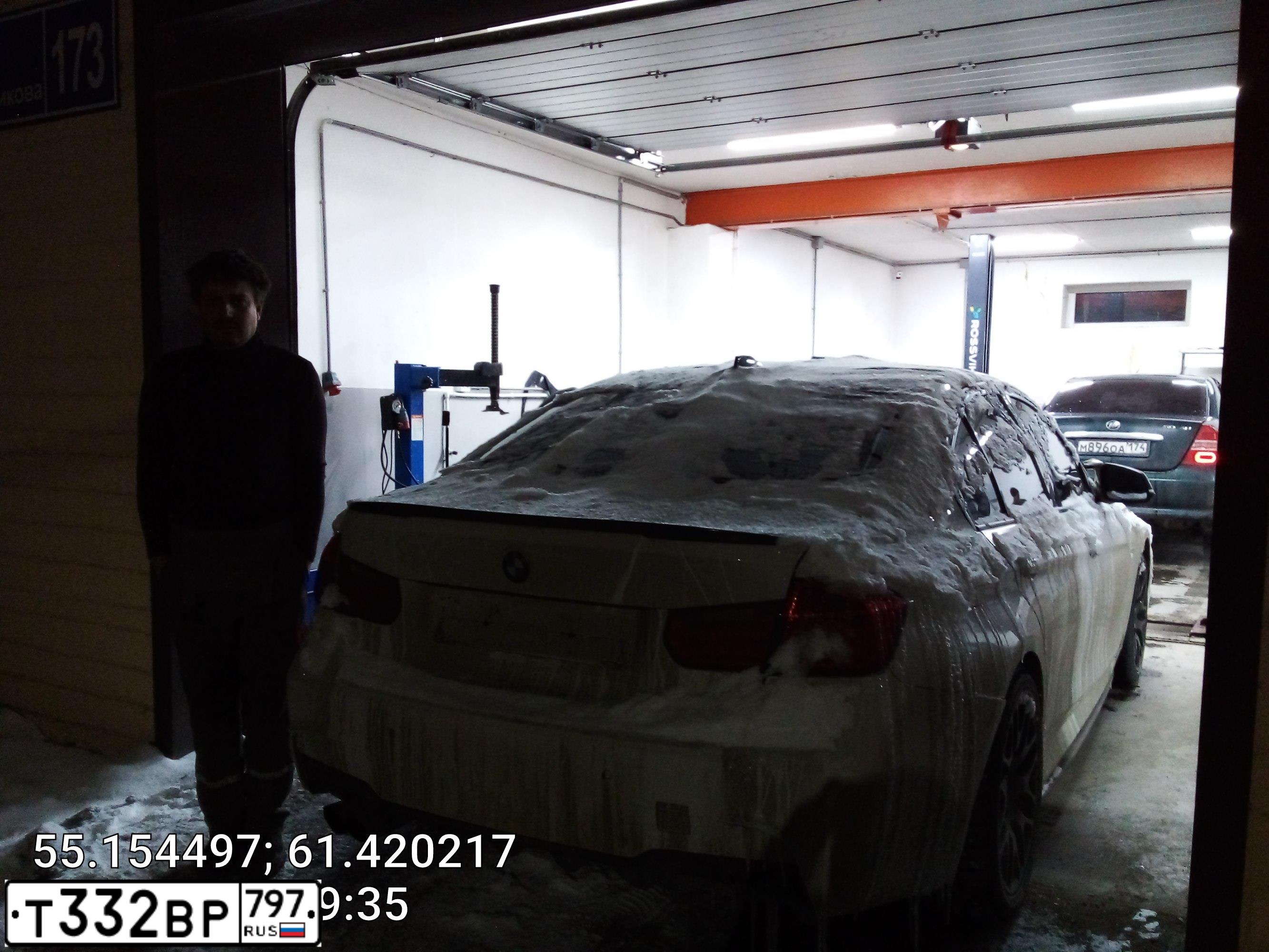Фото автомобиля BMW SERIE 3, 2012 — госномер С333РВ174. Цвет: Белый