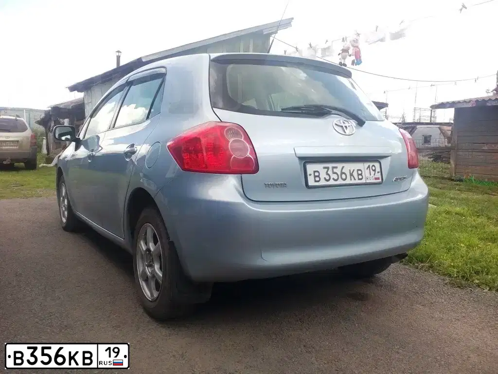 Фото автомобиля TOYOTA AURIS, 2007 — госномер К078РМ124. Цвет: СВЕТЛО-ГОЛУБОЙ