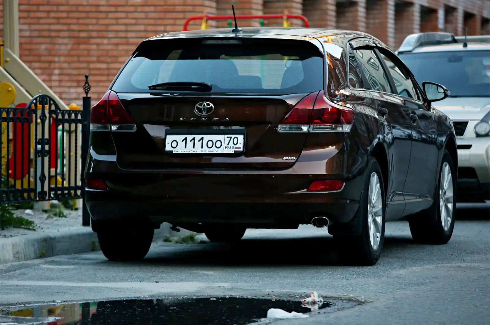Фото автомобиля TOYOTA VENZA, 2013 — госномер О111ОО70. Цвет: ТЕМНО-КОРИЧНЕВЫЙ
