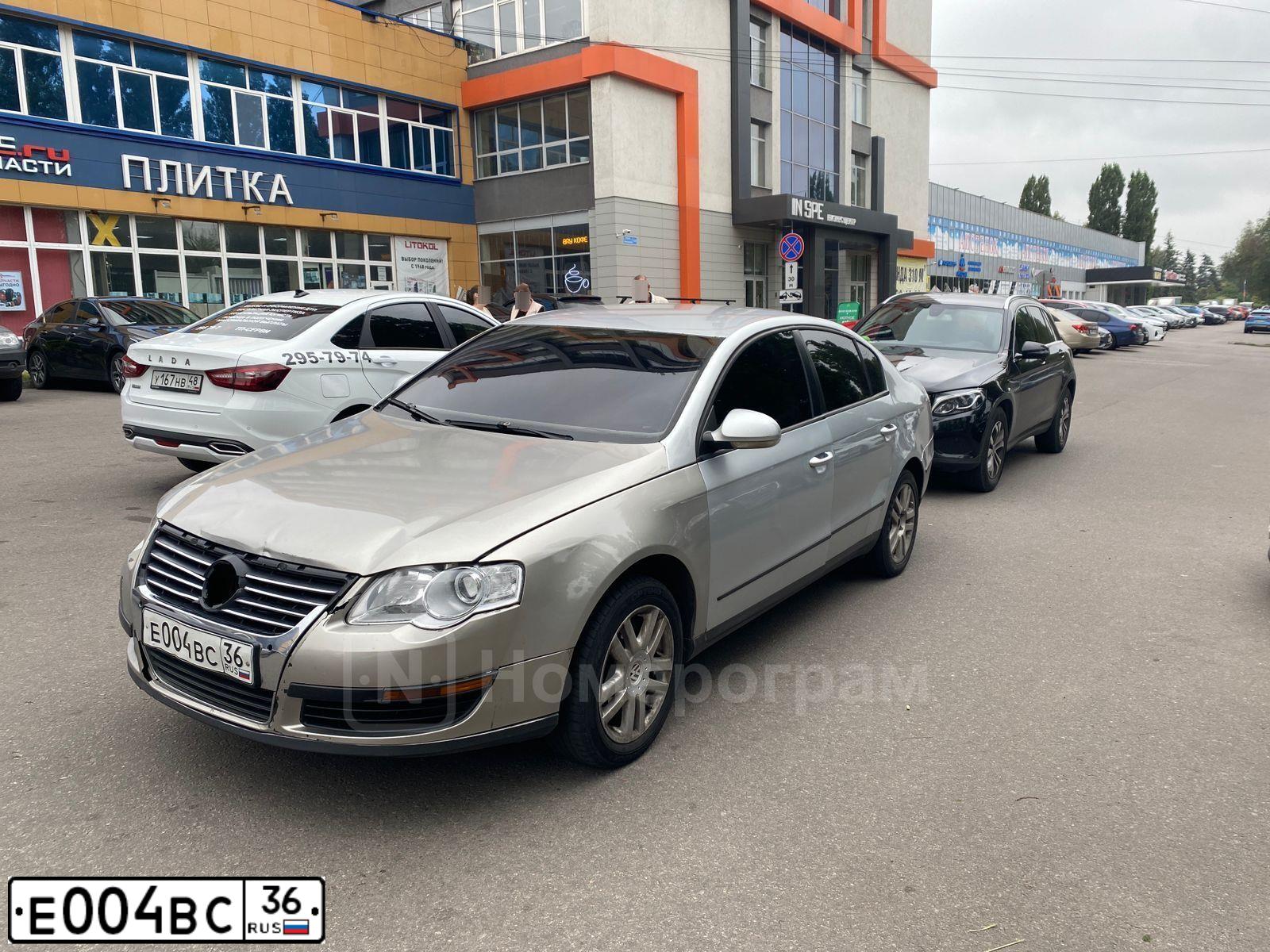 Фото автомобиля CHEVROLET T NIVA, 2003 — госномер Е004ВС36. Цвет: Светло-Серебристый металлик
