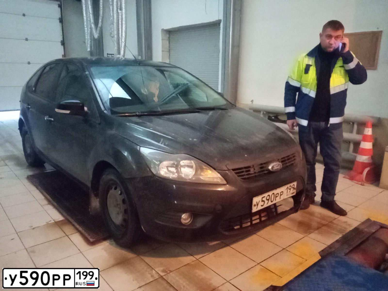 Фото автомобиля FORD FOCUS, 2009 — госномер У590РР199. Цвет: ЧЕРНЫЙ