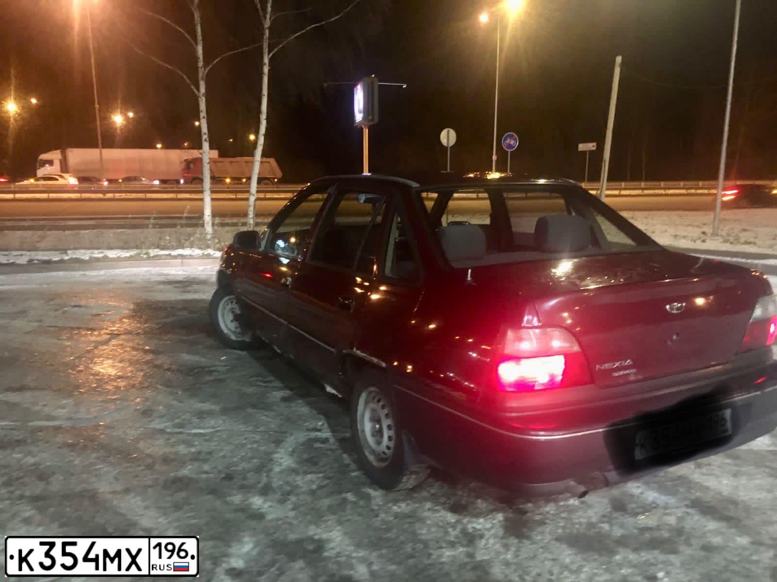 Фото автомобиля DAEWOO NEXIA, 2000 — госномер К354МХ196. Цвет: ИСПАНСКИЙ КРАСНЫЙ