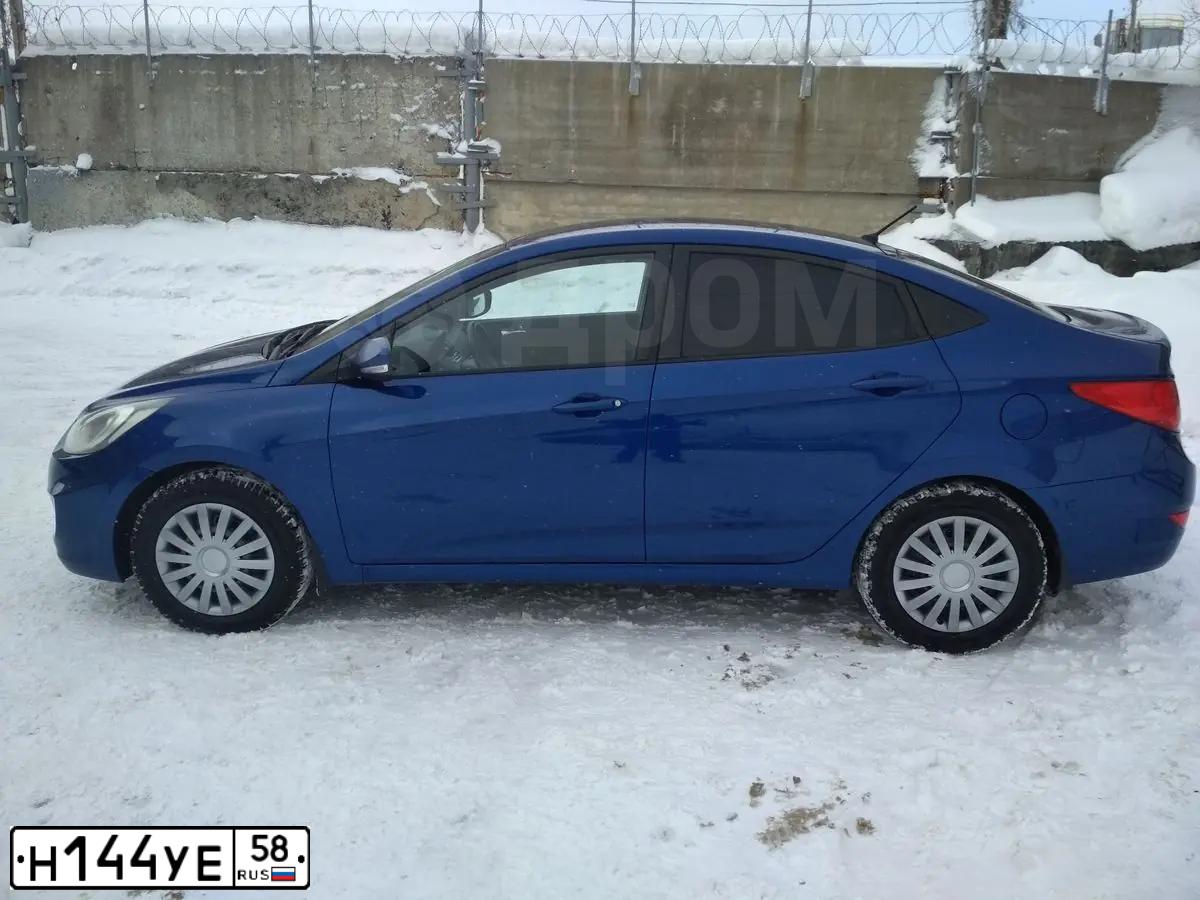 Фото автомобиля HYUNDAI SOLARIS, 2011 — госномер М218ОР13. Цвет: Темно-синий