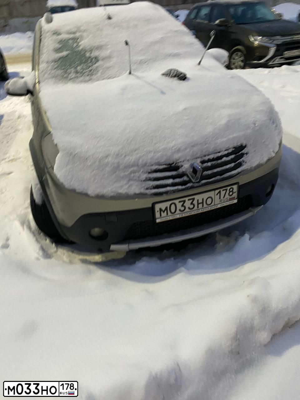 Фото автомобиля RENAULT SANDERO, 2012 — госномер А962ХМ147. Цвет: БЕЖЕВЫЙ