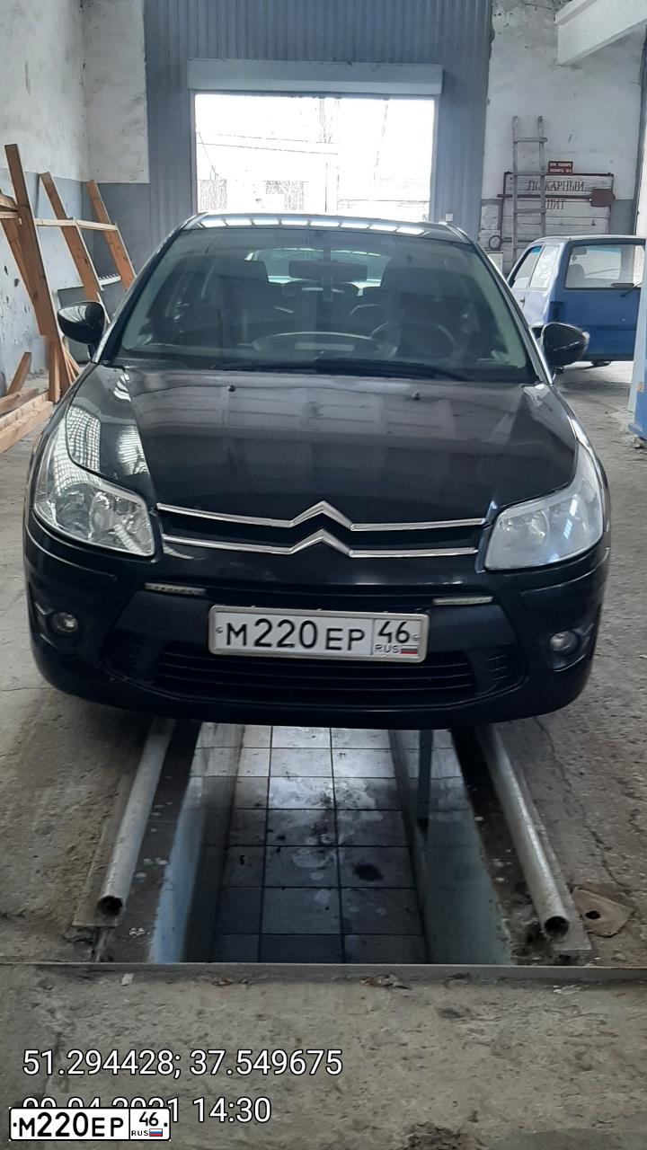 Фото автомобиля CITROEN C4, 2010 — госномер М220ЕР46. Цвет: ЧЕРНЫЙ