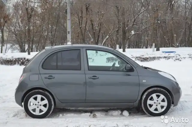 Фото автомобиля NISSAN MICRA, 2004 — госномер Е866РУ69. Цвет: СЕРЫЙ