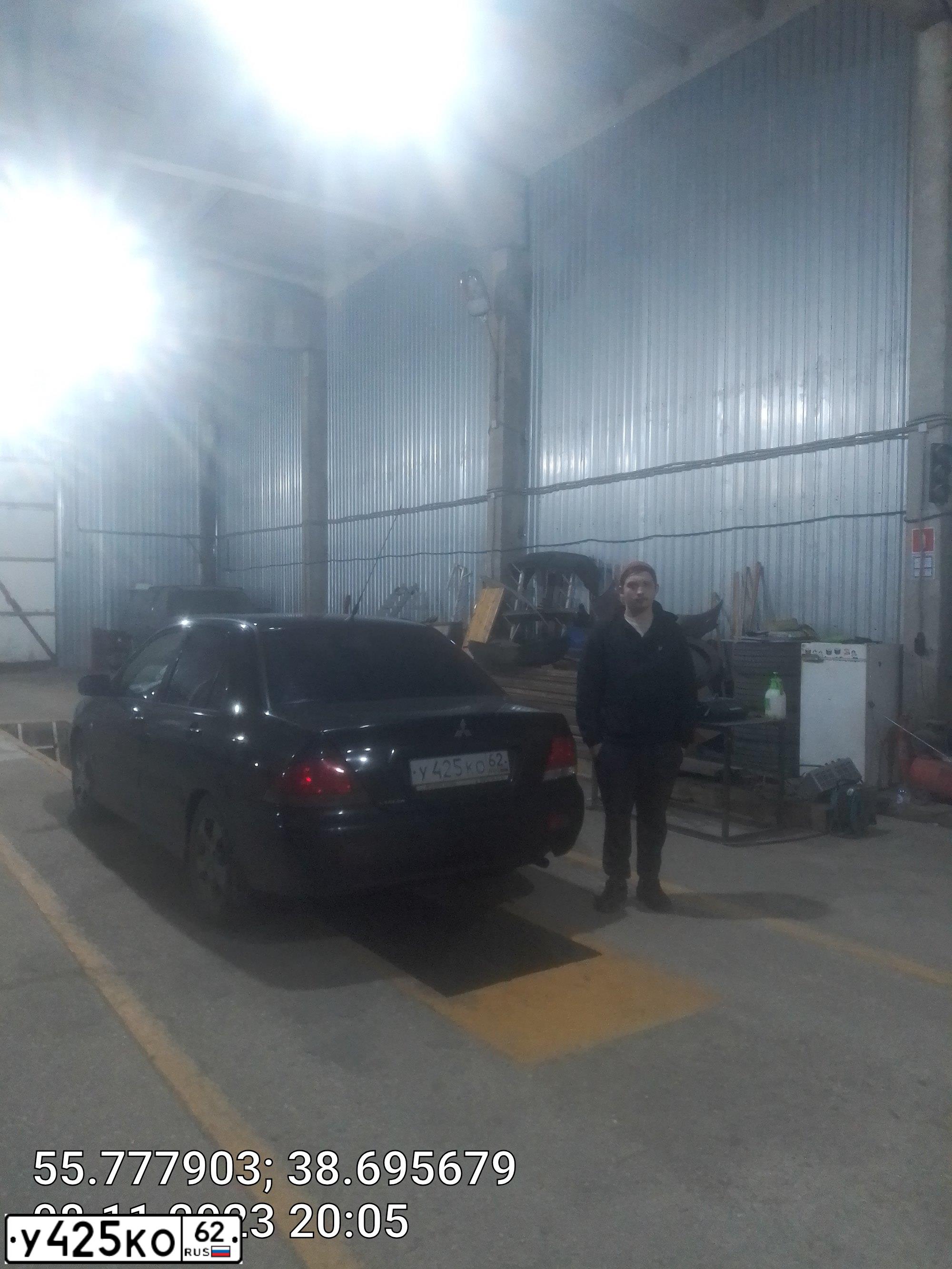 Фото автомобиля MITSUBISHI LANCER, 2004 — госномер Р305УУ790. Цвет: ЧЕРНЫЙ