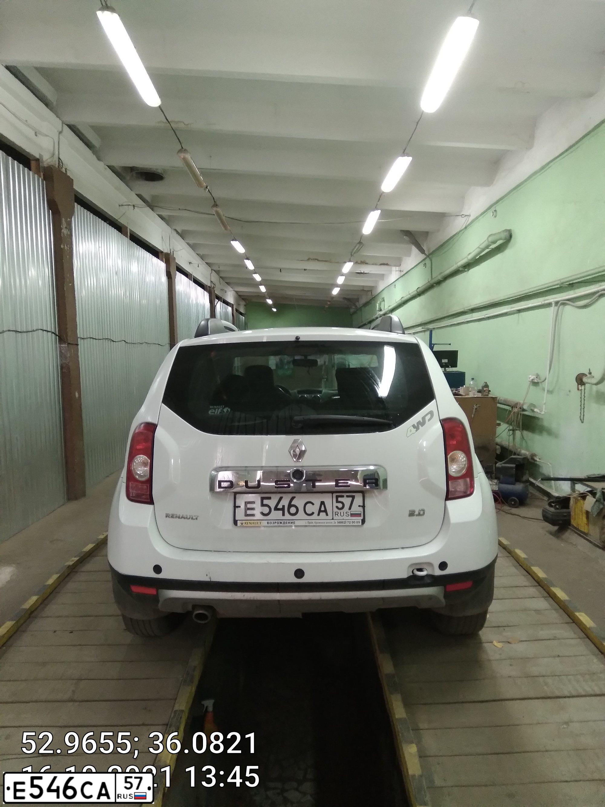 Фото автомобиля RENAULT DUSTER, 2012 — госномер Е546СА57. Цвет: БЕЛЫЙ