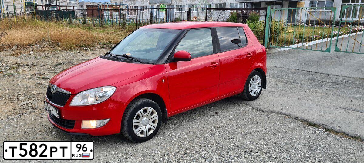 Фото автомобиля SKODA FABIA, 2011 — госномер Т582РТ96. Цвет: КРАСНЫЙ