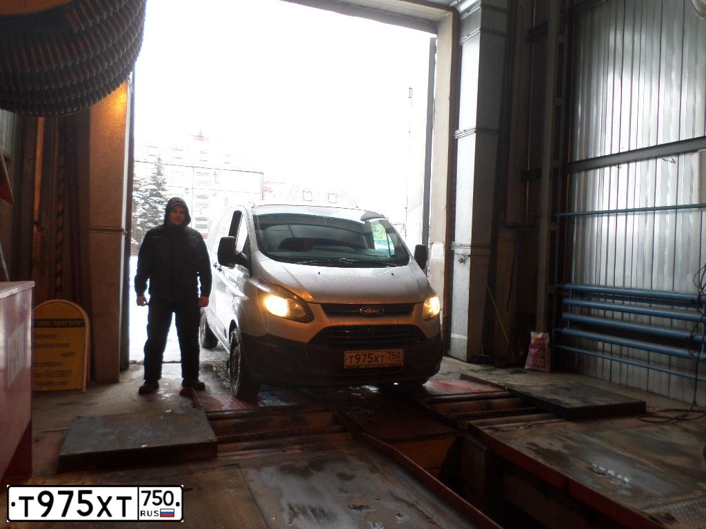 Фото автомобиля FORD TRANSIT, 2014 — госномер Т975ХТ750. Цвет: СЕРЫЙ
