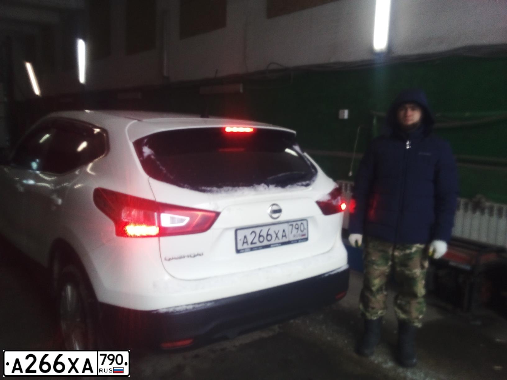 Фото автомобиля NISSAN QASHQAI, 2014 — госномер А266ХА790. Цвет: Белый