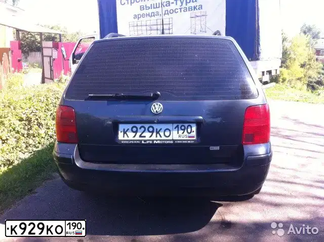 Фото автомобиля VOLKSWAGEN PASSAT, 2000 — госномер К929КО190. Цвет: Серо-Синий
