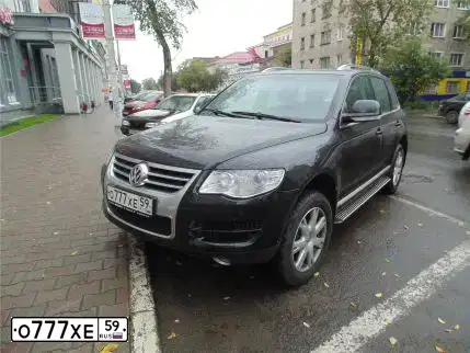 Фото автомобиля VOLKSWAGEN TOUAREG, 2008 — госномер О777ХЕ59. Цвет: ЧЕРНЫЙ