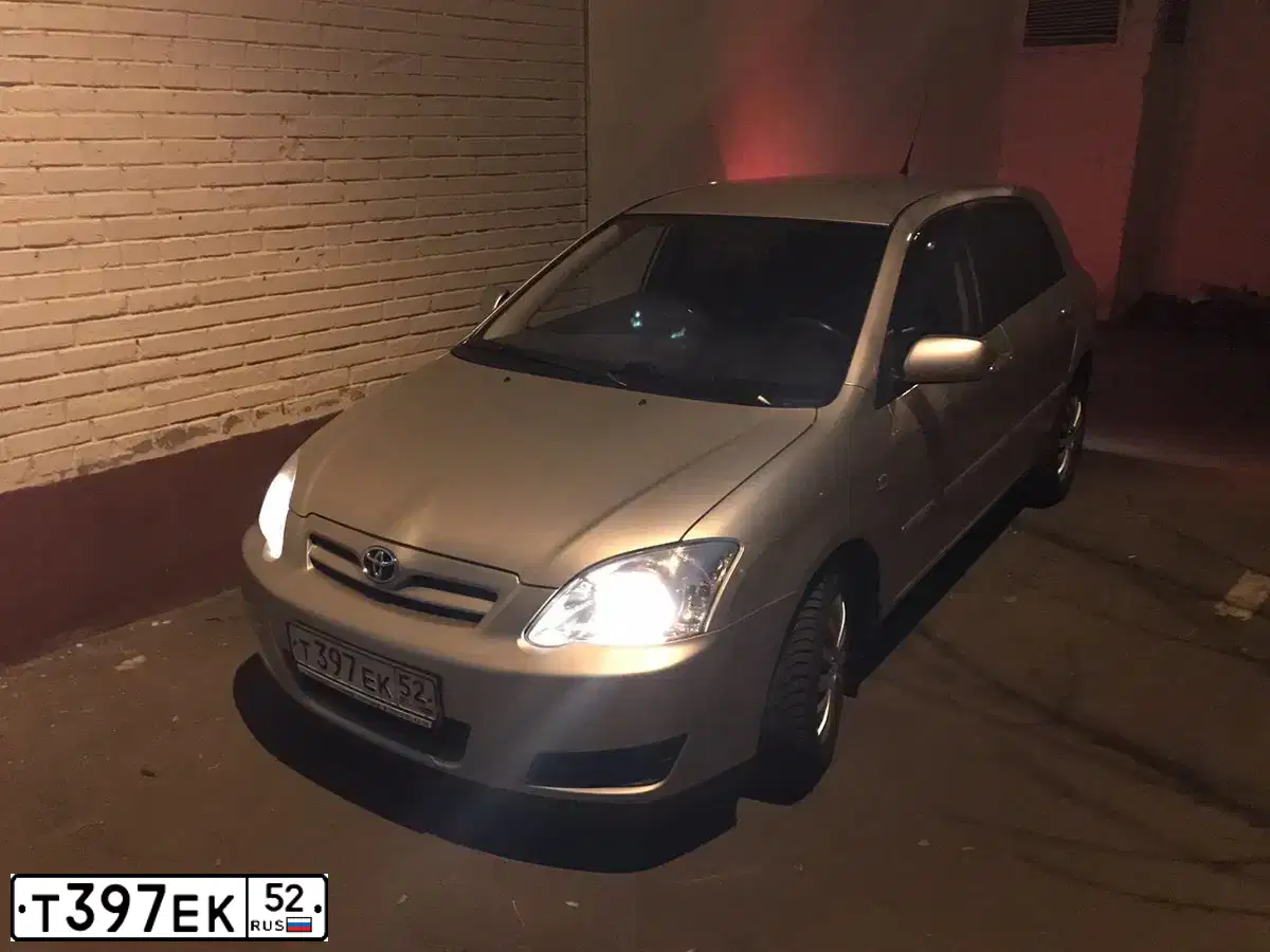Фото автомобиля TOYOTA COROLLA, 2007 — госномер Н691УТ33. Цвет: СВЕТЛО-СЕРЫЙ