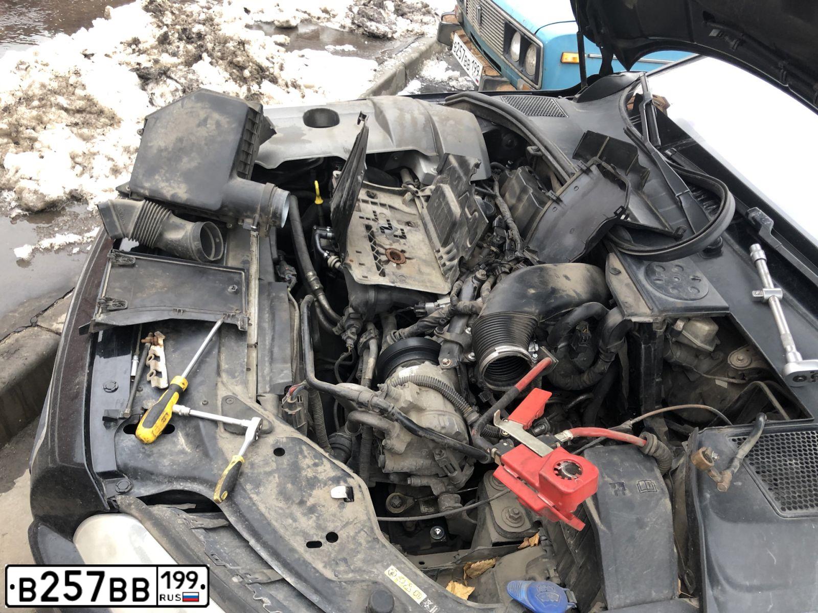 Фото автомобиля SKODA YETI, 2012 — госномер В257ВВ199. Цвет: СЕРО-ГОЛУБОЙ