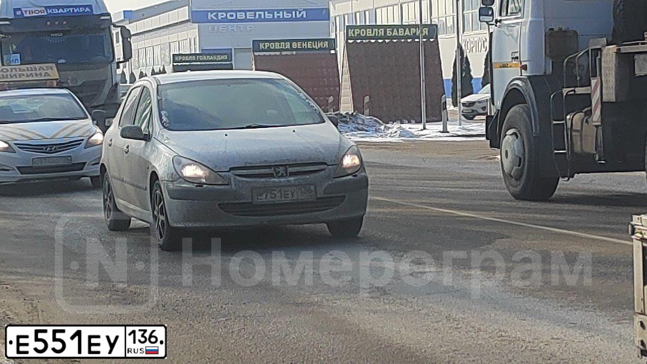 Фото автомобиля HYUNDAI SOLARIS, 2022 — госномер Е551ЕУ136. Цвет: синий