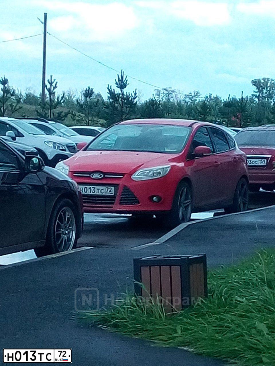 Фото автомобиля FORD FOCUS, 2011 — госномер Н013ТС72. Цвет: КРАСНЫЙ