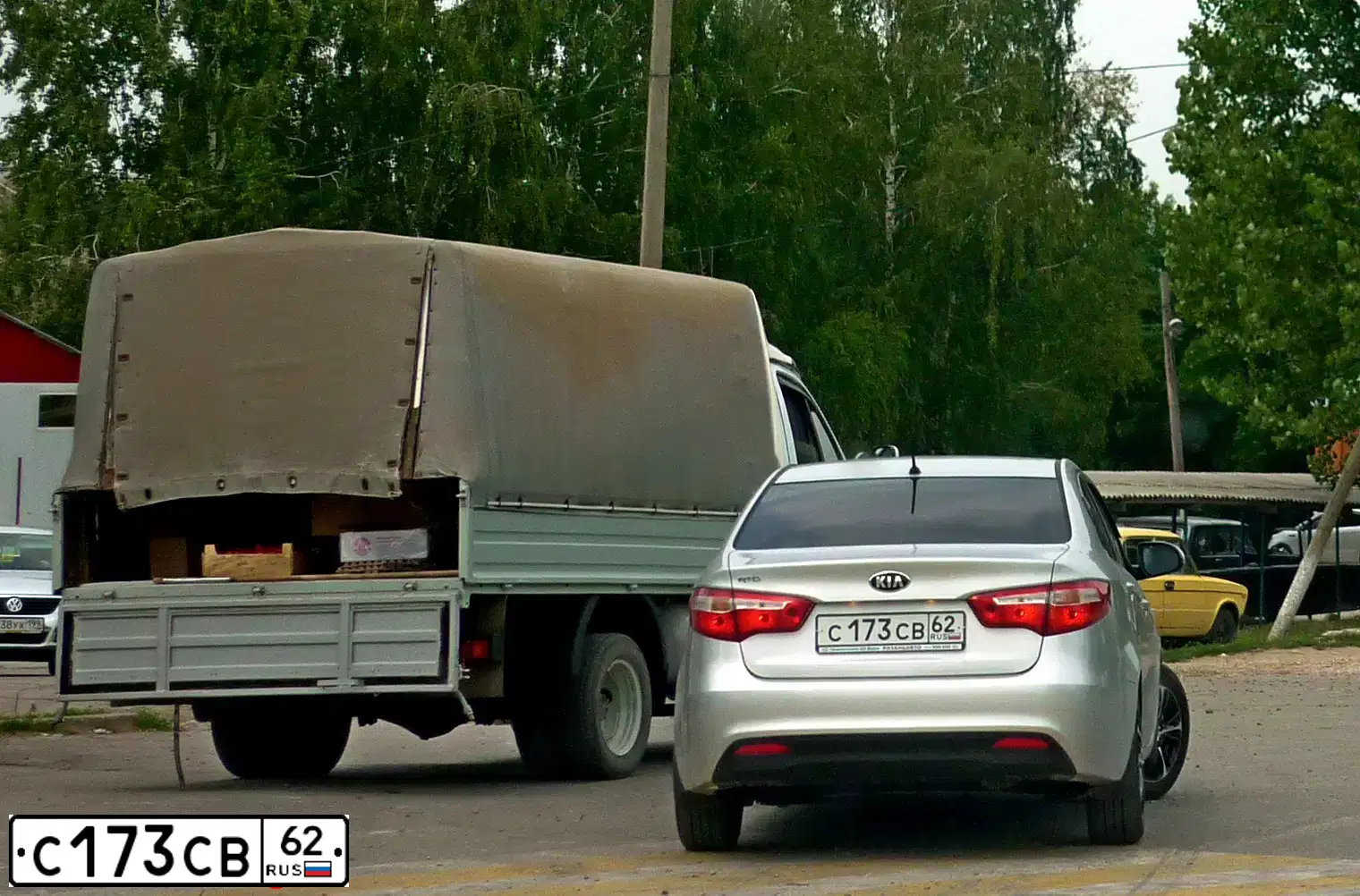Фото автомобиля KIA RIO, 2014 — госномер С173СВ62. Цвет: СЕРЕБРИСТЫЙ