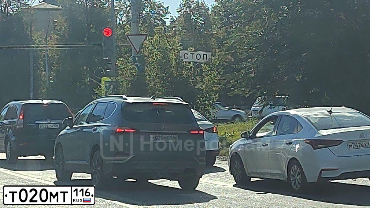 Фото автомобиля RENAULT DUSTER, 2013 — госномер В470ХВ43. Цвет: БЕЖЕВЫЙ