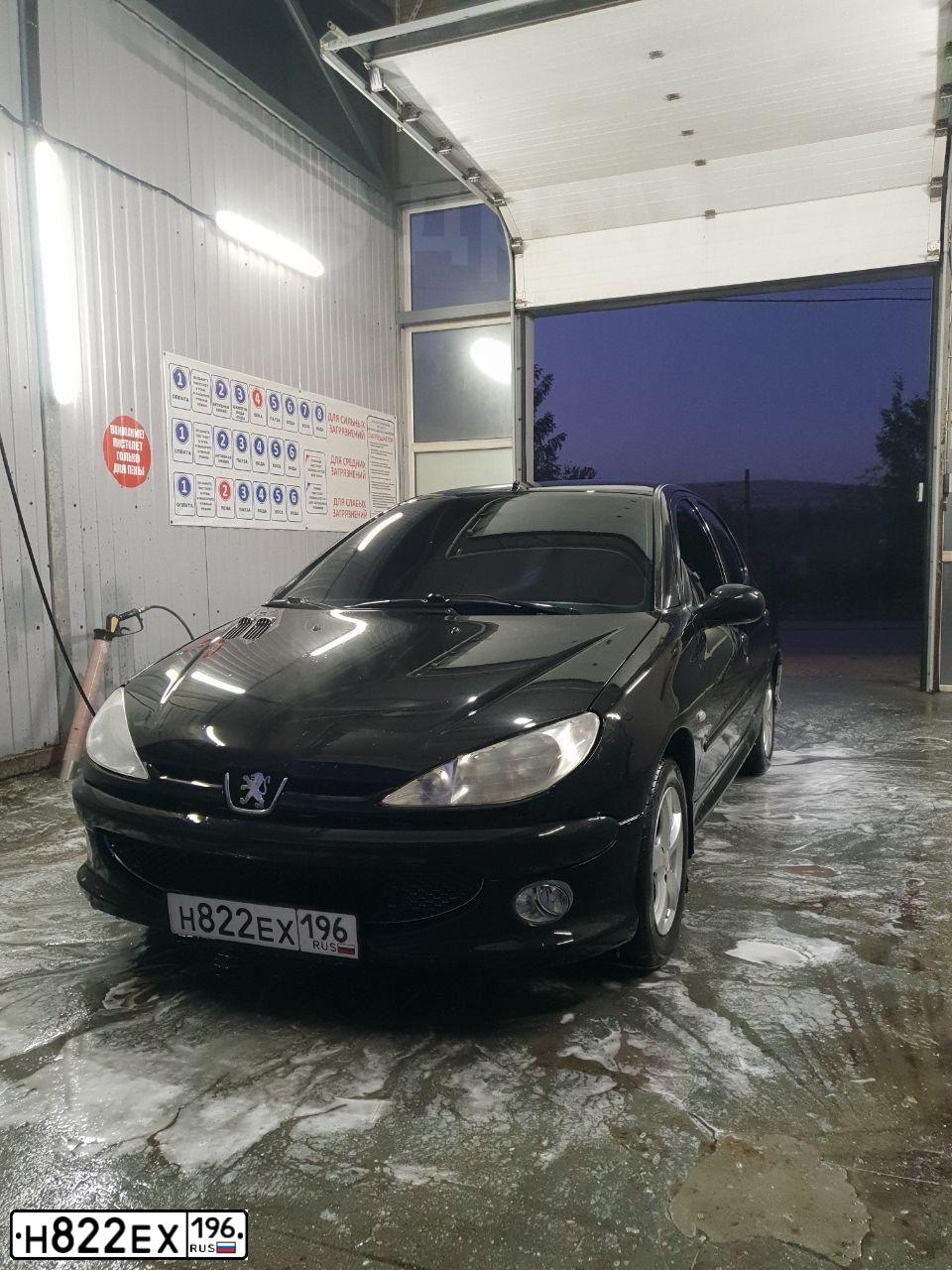 Фото автомобиля PEUGEOT 206, 2008 — госномер Н822ЕХ196. Цвет: ЧЕРНЫЙ