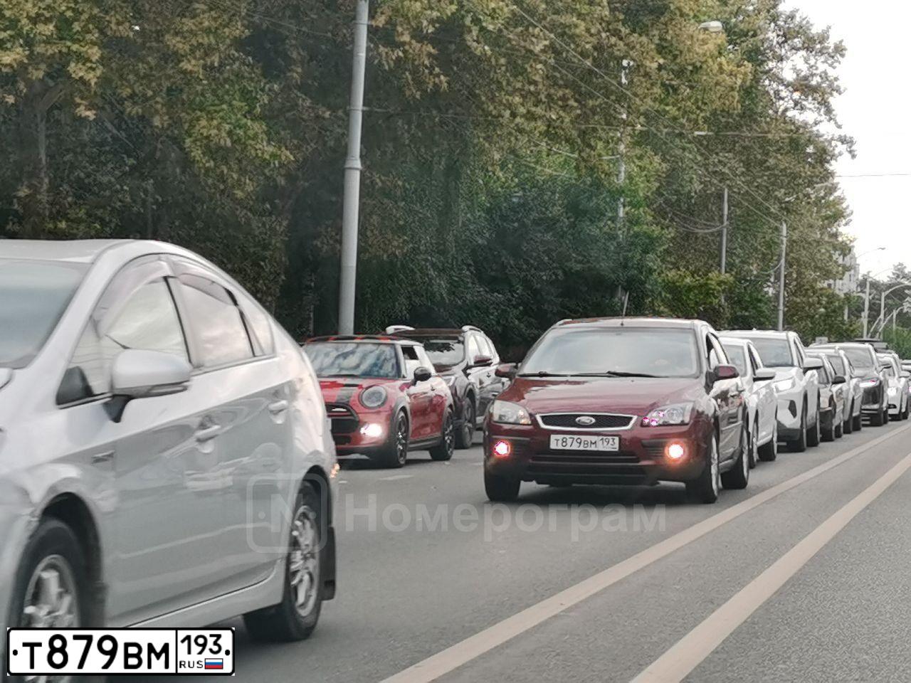 Фото автомобиля FORD FOCUS, 2007 — госномер Т879ВМ193. Цвет: ВИШНЕВЫЙ