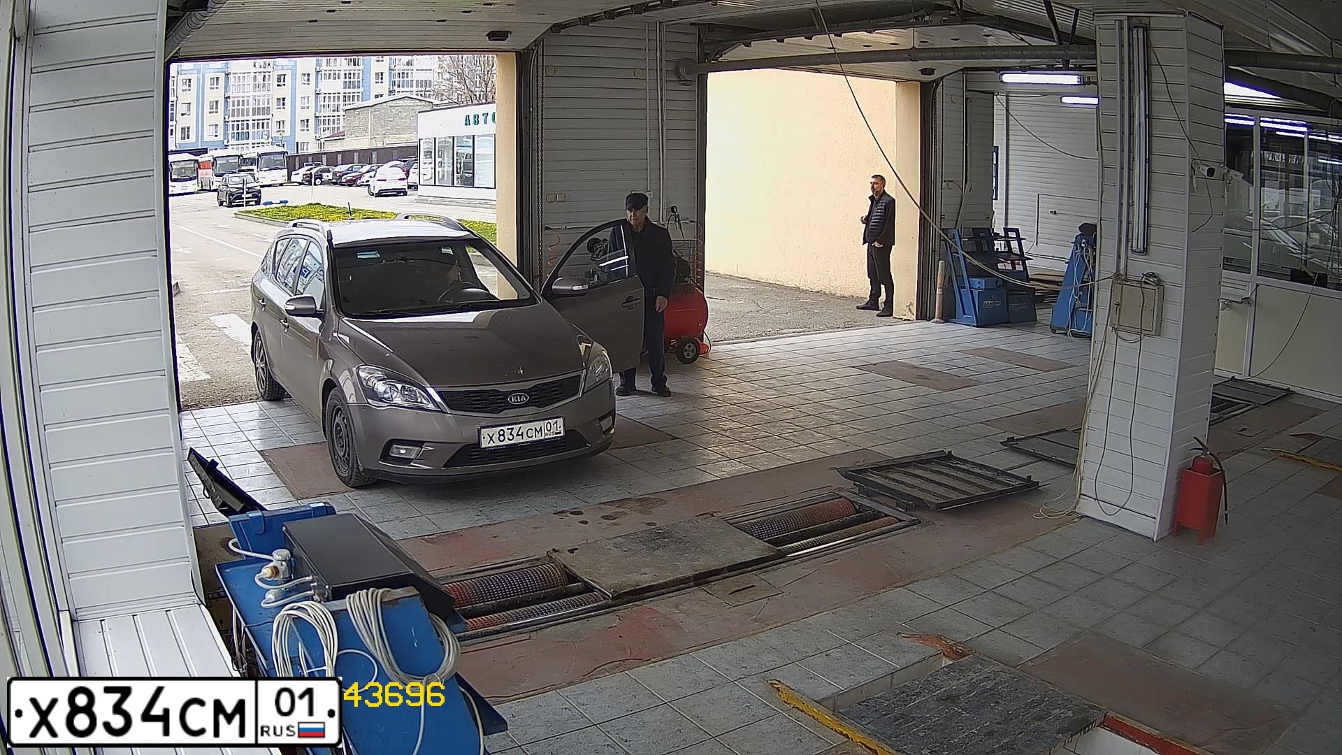 Фото автомобиля KIA CEE'D, 2010 — госномер В368СА193. Цвет: БЕЖЕВЫЙ
