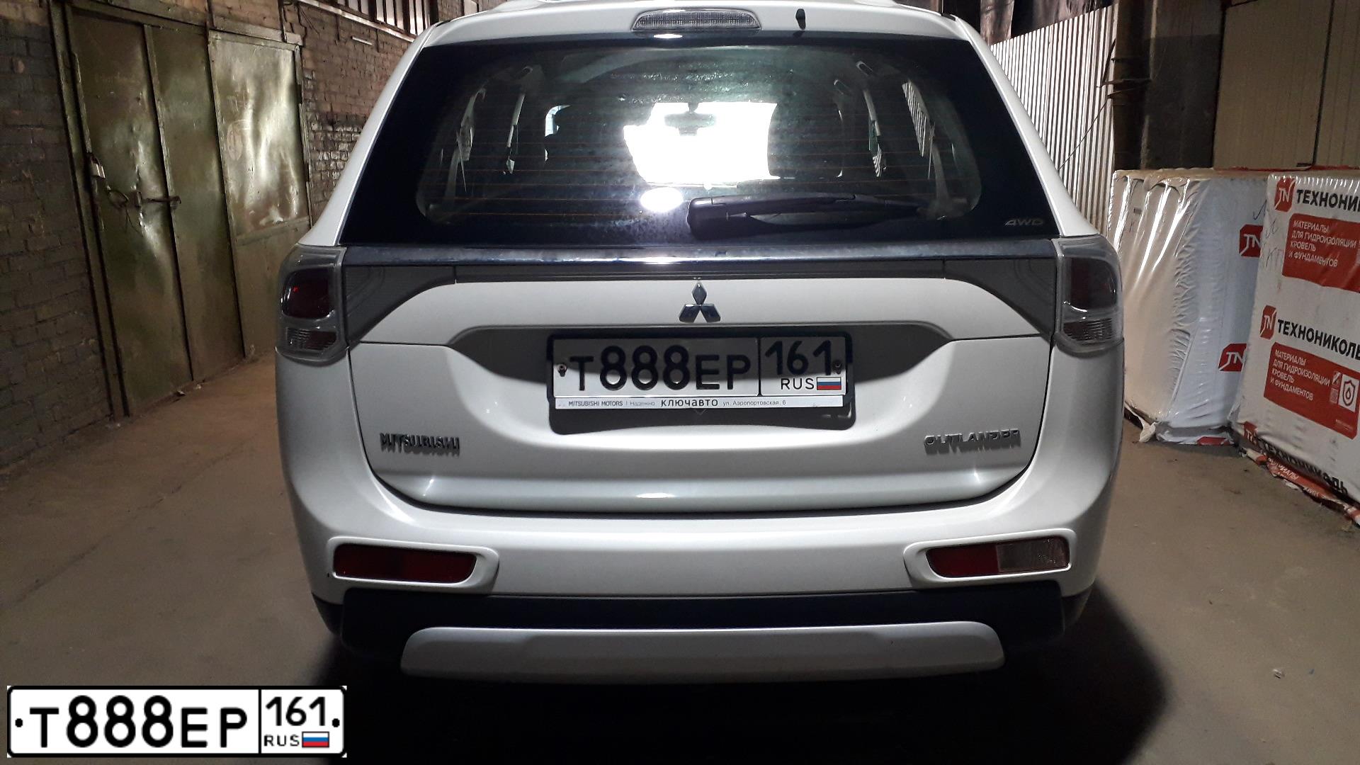 Фото автомобиля MITSUBISHI OUTLANDER, 2014 — госномер Т888ЕР161. Цвет: Белый