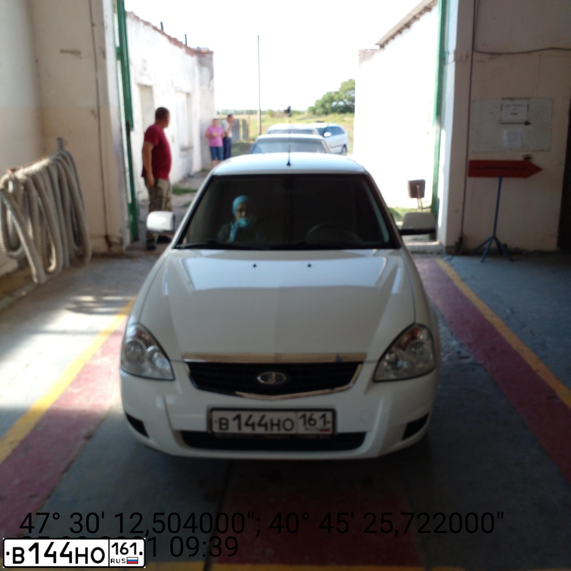 Фото автомобиля LADA PRIORA, 2011 — госномер М900ЕО761. Цвет: Белый