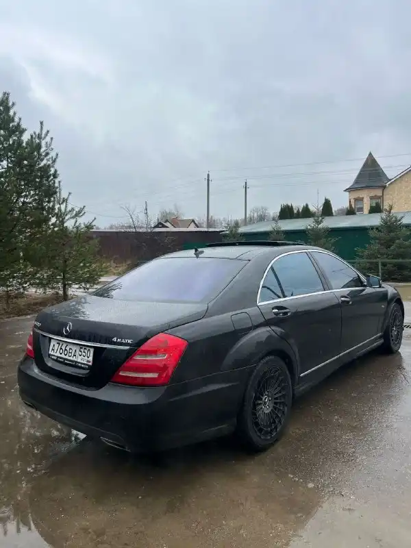 Фото автомобиля MERCEDES S-KLASSE, 2011 — госномер А766ВА550. Цвет: ЧЕРНЫЙ