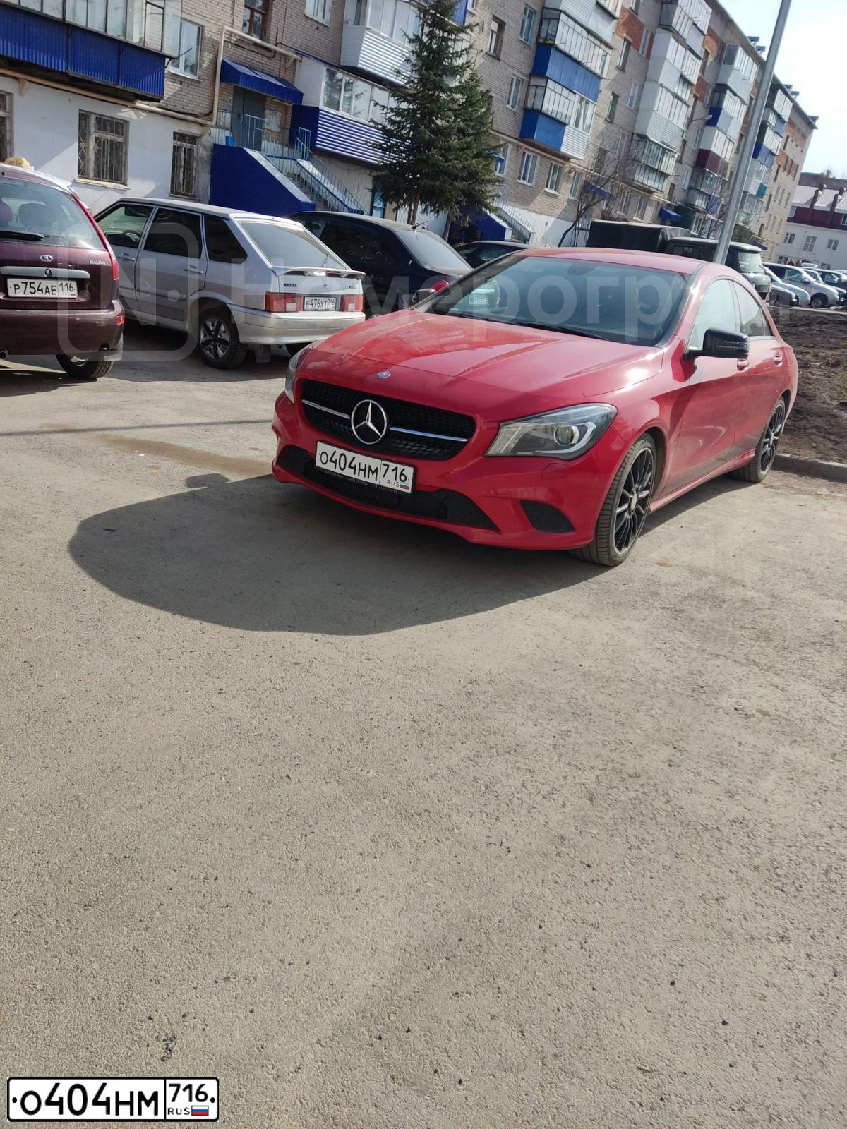 Фото автомобиля MERCEDES CLA-KLASSE, 2014 — госномер В637КВ147. Цвет: Красный