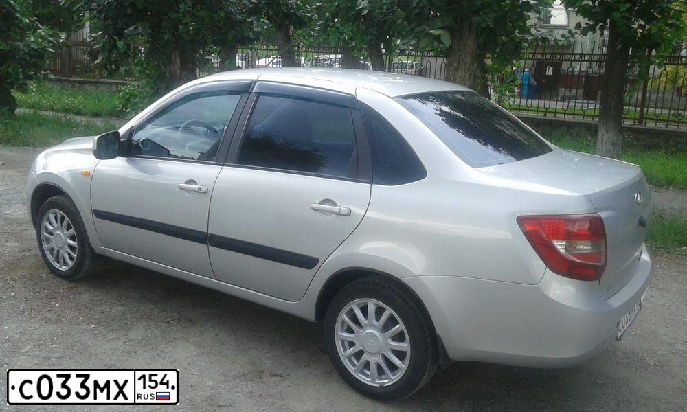Фото автомобиля LADA 2190 GRANTA, 2013 — госномер С033МХ154. Цвет: Серебристый