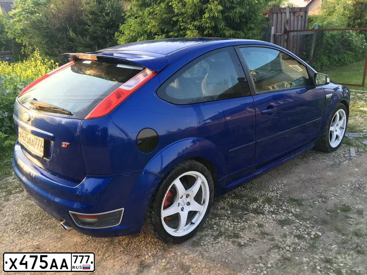 Фото автомобиля FORD FOCUS, 2006 — госномер Р749КУ797. Цвет: синий