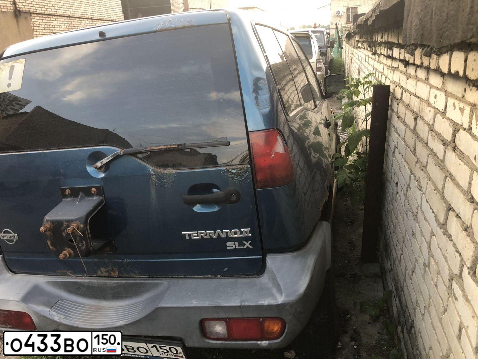 Фото автомобиля NISSAN TERRANO, 1995 — госномер Е965РУ77. Цвет: ЗЕЛЕНЫЙ