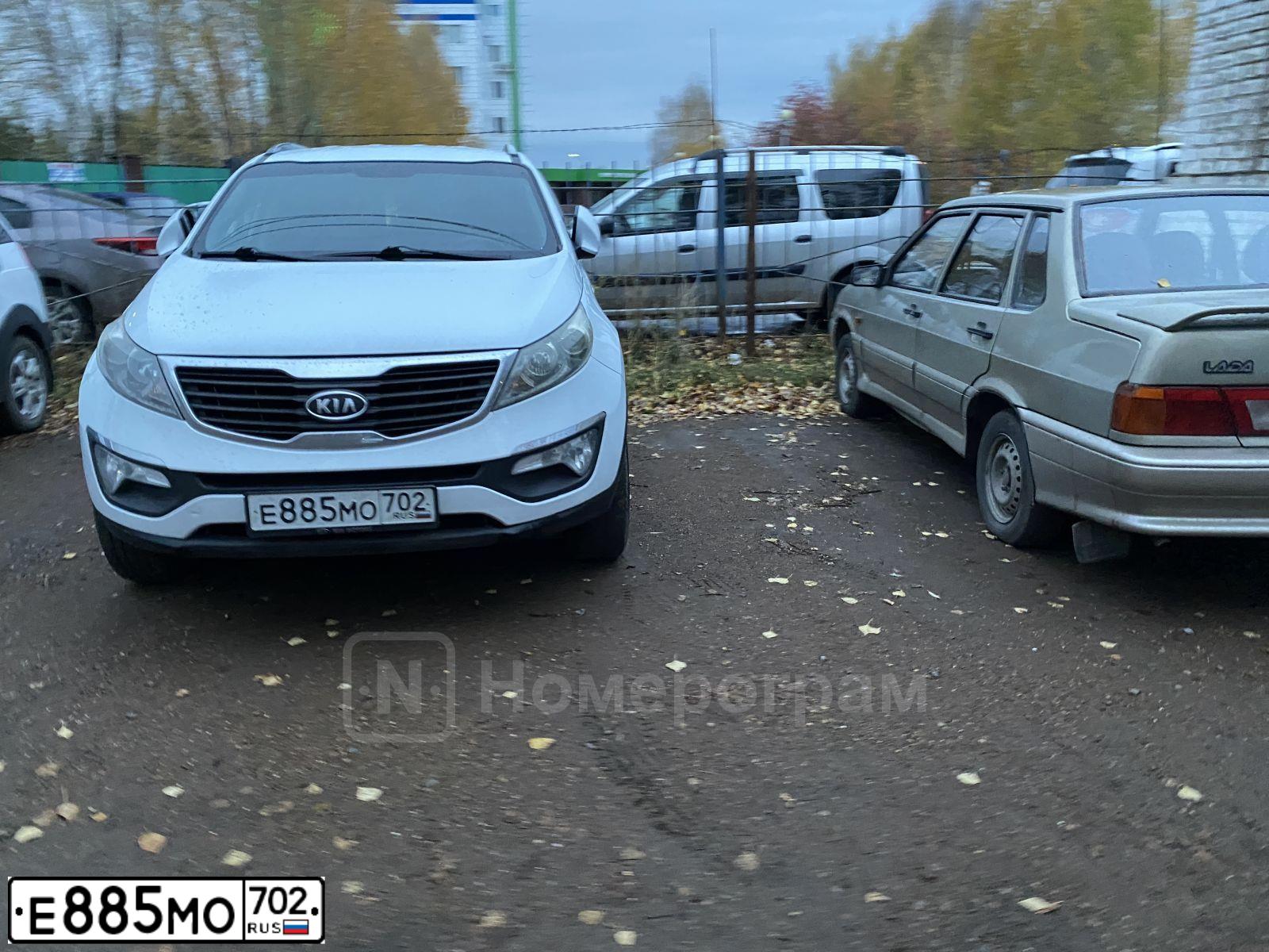 Фото автомобиля KIA SPORTAGE, 2012 — госномер Е885МО702. Цвет: Белый