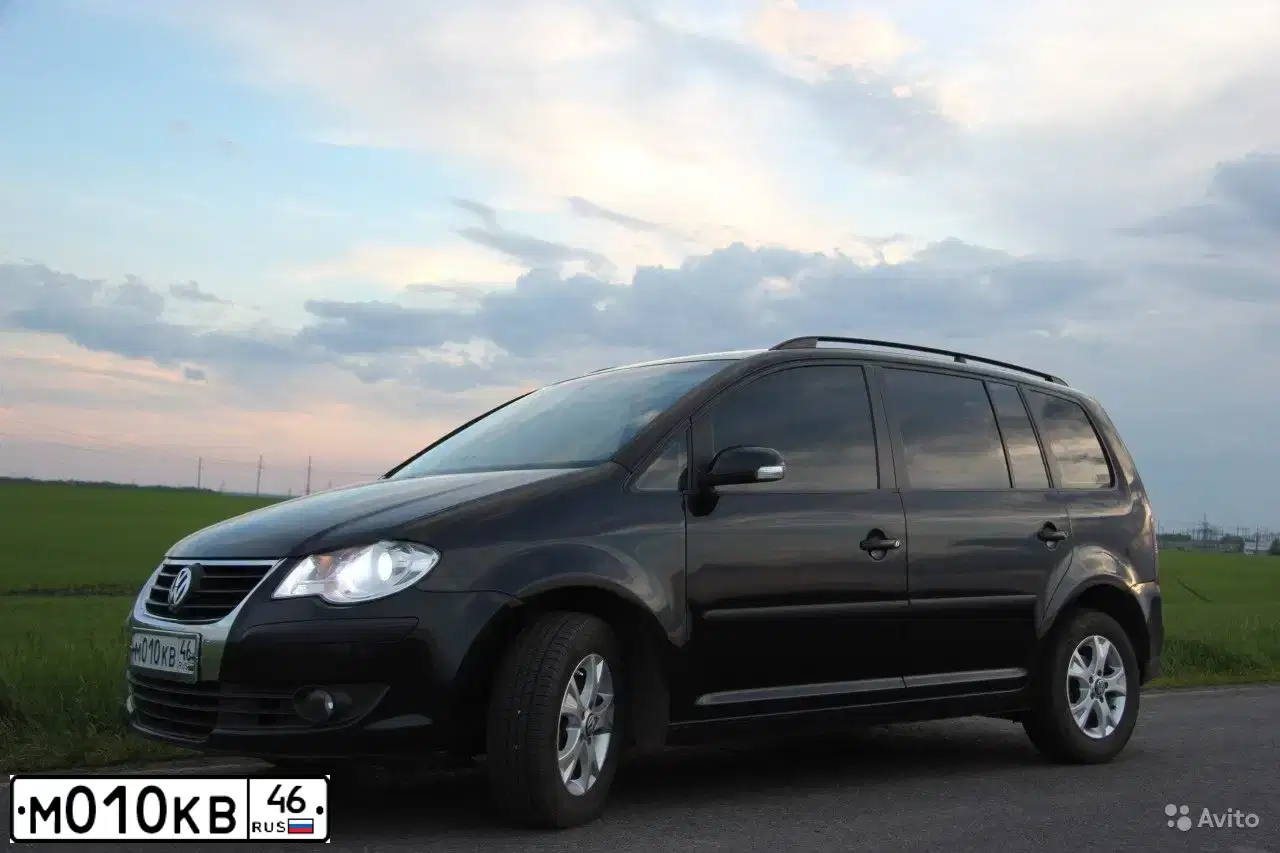 Фото автомобиля VOLKSWAGEN PASSAT, 2010 — госномер М010КВ46. Цвет: Серебристый