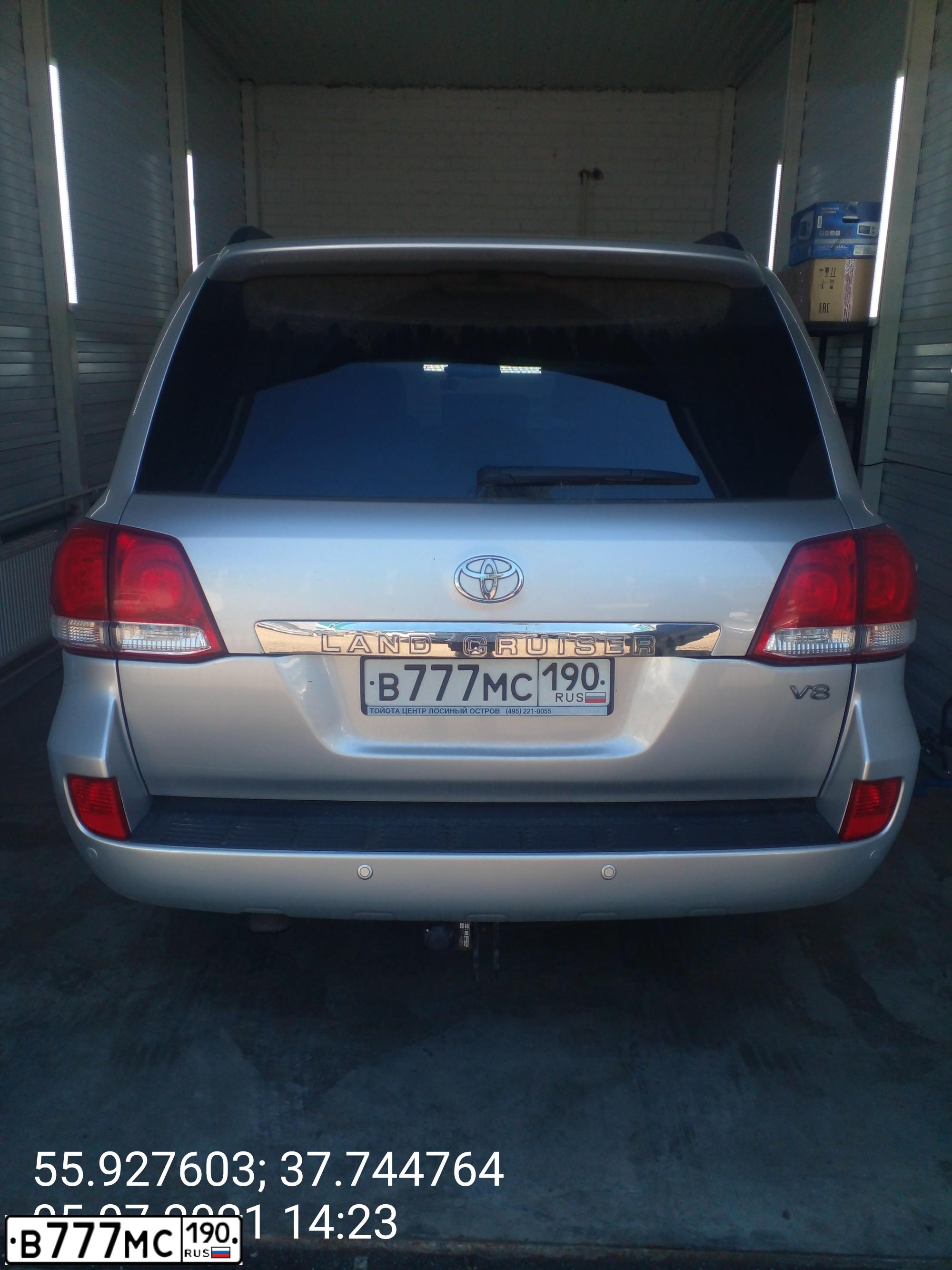 Фото автомобиля TOYOTA LANDCRUISER 200, 2010 — госномер В777МС190